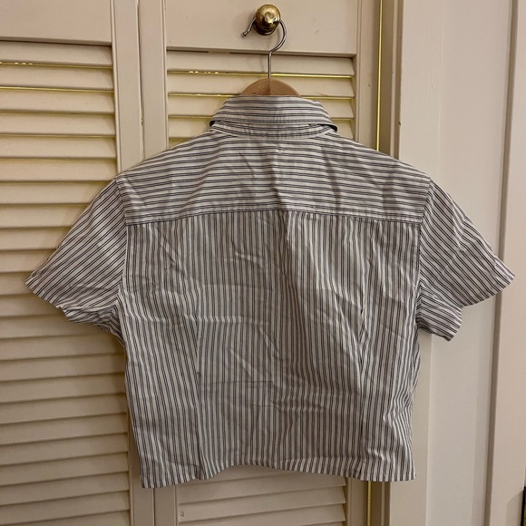 Cropped stripe button up shirt - Picture 2 of 2
